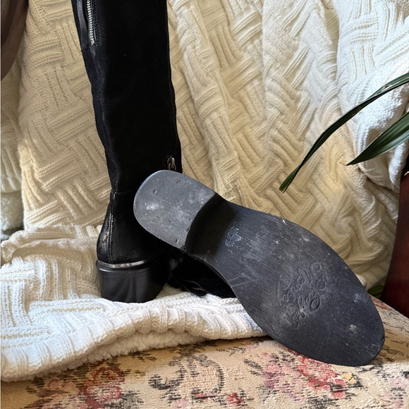 Elegant Black Women's Boots - Picture 4 of 4